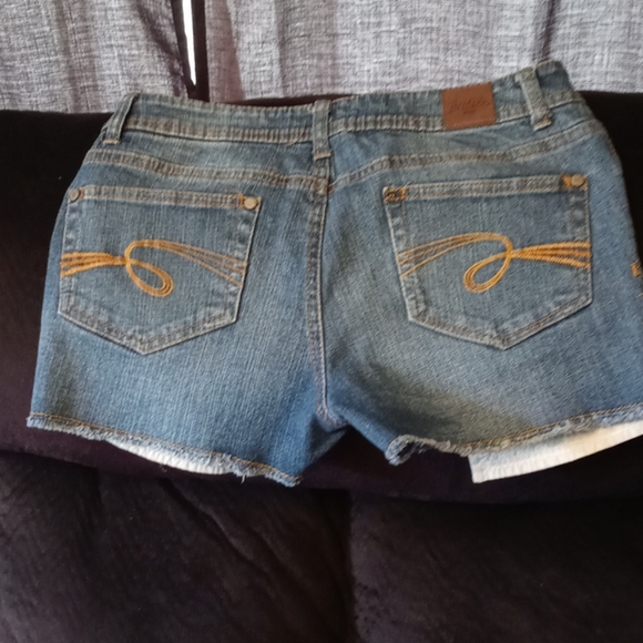 💙🩶NWOT JUSTICE DENIM JEAN SHORTS W/SILVER SEQUIN ON THE POCKETS💙🩶 - Picture 2 of 3